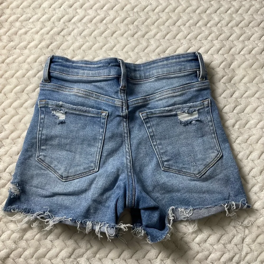 Altar’d State High Rise Button Fly Distressed Shorts Size‎ Small stretch